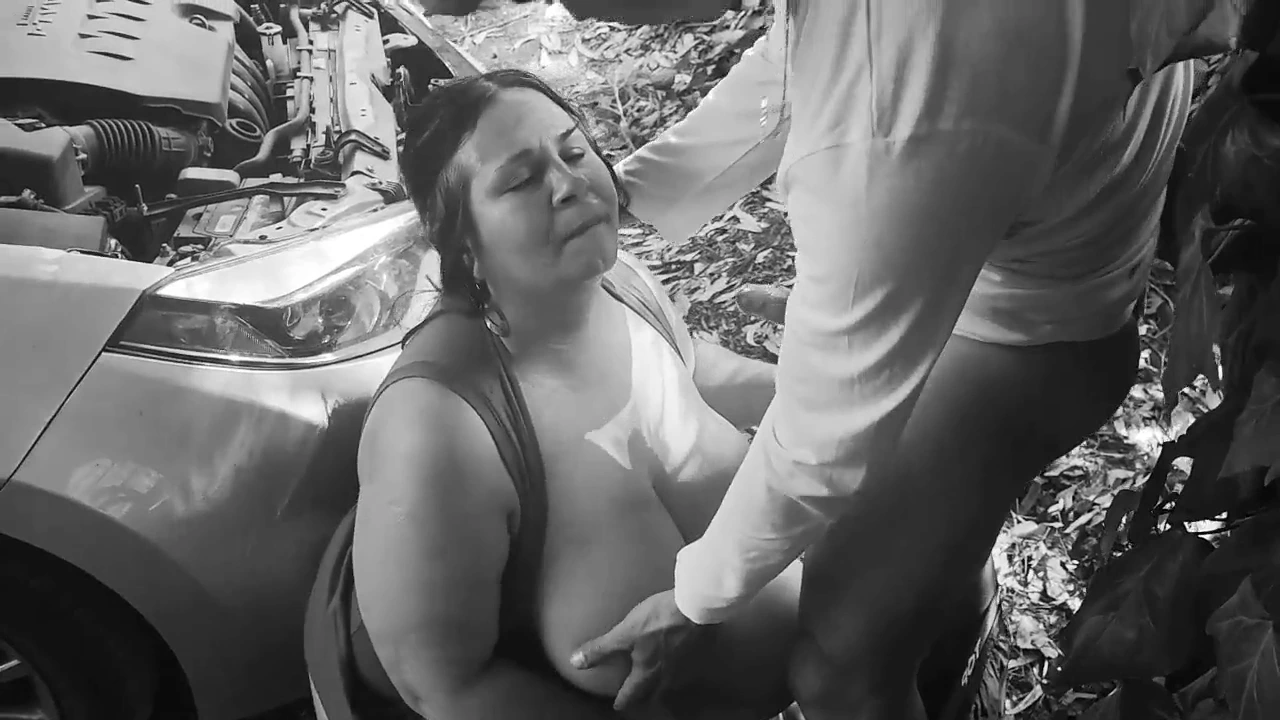 Hot MILF gets it on with young stud in car porn video